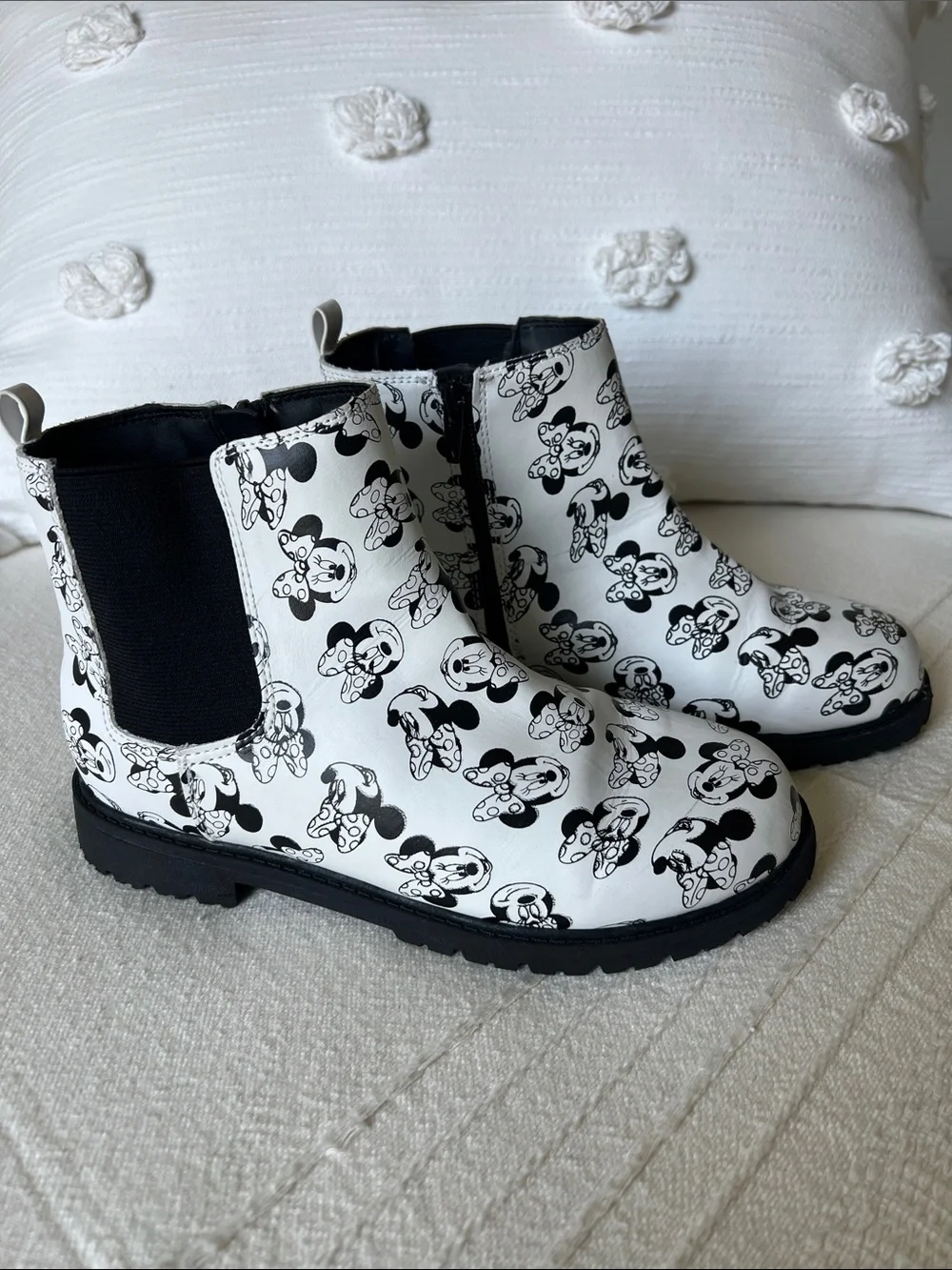 Disney Minnie Mouse Black & White Minnie Print Kids Chelsea Boots